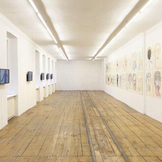 Carlos Amorales, Face and mask, ausstellungsansicht. Mit freundlicher genehmigung der Galerie Krinzinger