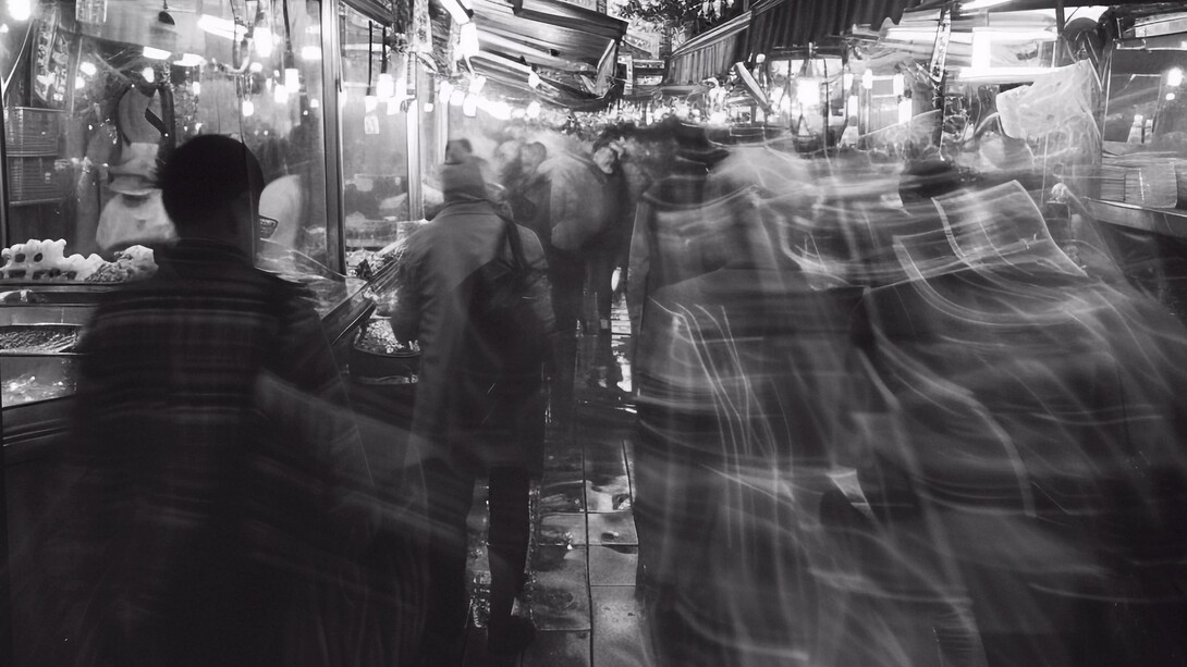 L’effetto spettatore nasce quando la responsabilità si diluisce e nessuno si sente davvero chiamato a intervenire