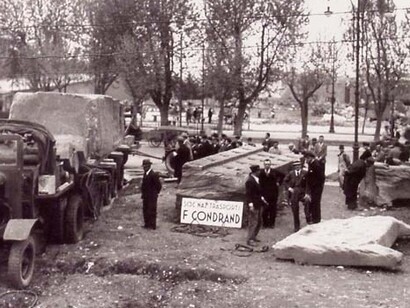 1937, ricostruzione della stele di Axum nel nuovo sito italiano. Per decenni rimase simbolo del colonialismo italiano, nonostante le richieste dell’Etiopia per la sua restituzione