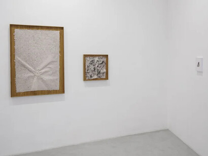 Marina Schroeder, Não se toca sem algum risco o íntimo das coisas, exhibition view. Courtesy of Aura Gallery