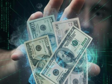 Banconote tra le mani e grafiche digitali: verso l'abolizione del contante: la transizione dalla moneta fisica alle Central Bank Digital Currencies (CBDC)