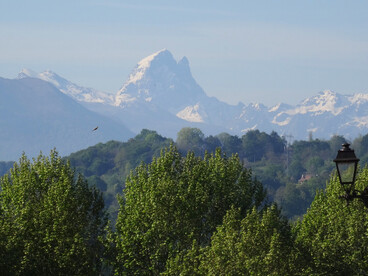 Vue sur le Pic du Midi d'Ossau depuis le boulevard des Pyrénées de Pau