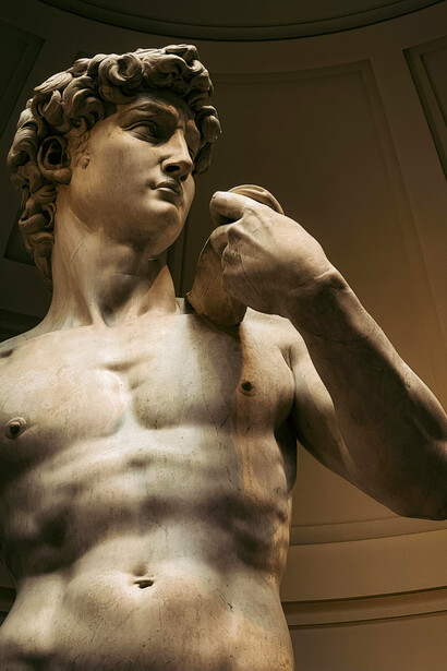 Miguel Ángel Buonarroti, David (1501-1504, detalle). La diferencia entre crecer y castigarse radica en si el error se asume como maestro o como sentencia