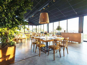 El entorno define los límites y las posibilidades de un negocio gastronómico, marcando desde el acceso a los insumos hasta la relación con los comensales