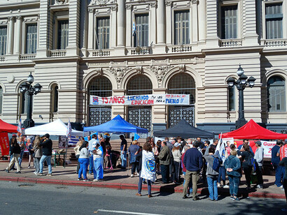 De cara a los próximos ciclos electorales, la pregunta sobre quién marca el rumbo —el gobierno o la fuerza política— será decisiva para sostener la unidad y evitar una nueva fractura interna