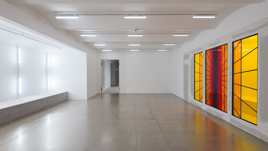 Jeremy Shaw, Towards logarithmic delay, exhibition view. Courtesy of Secession