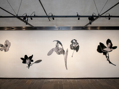 Armida Gandini, Il volo delle falene sull’onda, veduta dell’esposizione. Cortesia di Fondazione L’Arsenale