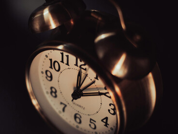 La lógica de la competencia permanente convierte incluso el ocio en una obligación productiva y alimenta una comparación constante que desgasta