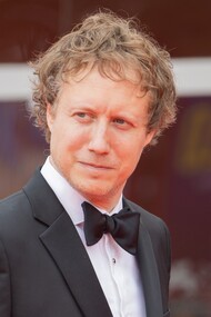 László Nemes è un regista ungherese nato a Budapest nel 1977, in copertina una foto del regista all'82ª Mostra internazionale d’Arte Cinematografica di Venezia, foto di LucaFazPhoto