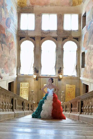 “Florentia”, magnifica creazione tricolore di Eleonora Lastrucci, realizzata con i tessuti dell’Antico Setificio Fiorentino