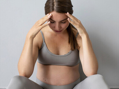 Los síntomas del embarazo pueden ser ausencia de menstruación, náuseas, sensibilidad en los senos, fatiga y cambios en el apetito 