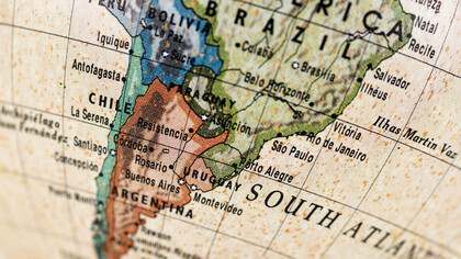 La política exterior del segundo mandato de Trump busca reordenar el sistema internacional mediante una combinación de presión militar, alianzas selectivas y acciones unilaterales