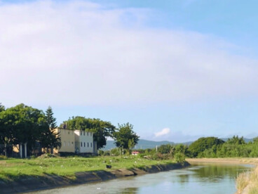 El agua se obtiene principalmente del río Yaque del Norte y fuentes subterráneas, distribuyendo el recurso a la ciudad Nibaje, en Santiago de los Caballeros, República Dominicana