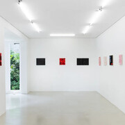 Célio Braga, Cuidado com a pintura, vista da exposição. Cortesia de Zipper Galeria