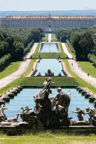 Vía fluvial del parque del Palacio Real de Caserta, Italia