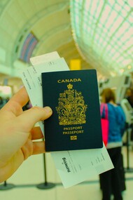 Deslocar-se, chegar em um novo país, deixar ficar para trás