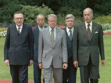 Giulio Andreotti (Italia), Takeo Fukuda (福田 赳夫) (Giappone), Jimmy Carter (USA), Helmut Schmidt (Germania Ovest) e Valéry Giscard d'Estaing (Francia) al Vertice economico del G7 a Bonn, Germania, 16 luglio 1978