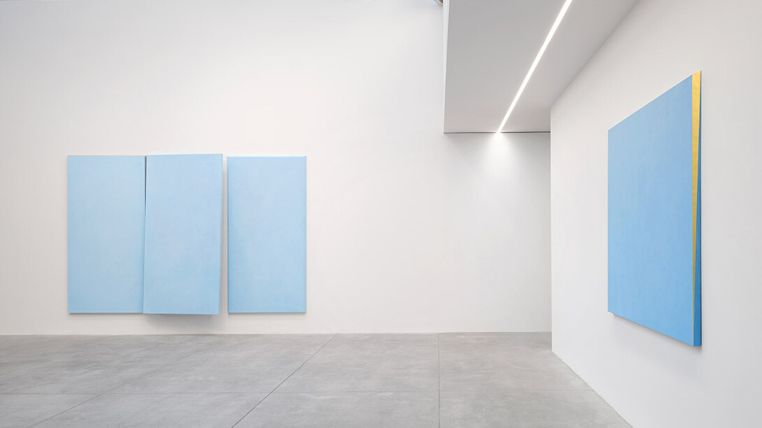 Converging trajectories: Ettore Spalletti meets Gino De Dominicis and Franz West, veduta della mostra. Cortesia di Vistamare