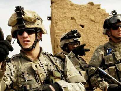 Soldados del ejército estadounidense volvieron a visitar la aldea de Dugmat, Irak, el 23 de marzo de 2007