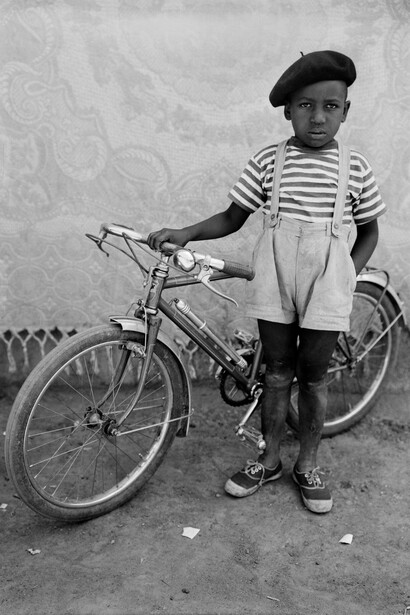 Seydou Keïta, Untitled, 1949–51. Courtesy of the Brooklyn Museum
