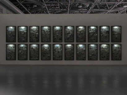 AM CB. Annette Messager y Christian Boltanski, vista de exhibición. Cortesía del Centre Pompidou Málaga