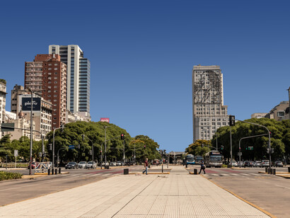 Buenos Aires, Argentina. Entre cuarentenas, discursos políticos y un país cada vez más desolado, la vida cotidiana adquirió un tono distópico que antes solo veíamos en series o foros