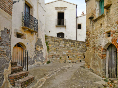 Montone is a comune (municipality) in the Province of Perugia, in Umbria, situated about 35 km north of Perugia, and is listed among I Borghi più belli d’Italia (“The Most Beautiful Villages of Italy”