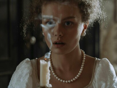 O tempo passou, mas Béatrice jamais se esquecera da promessa. Quando Jean-Pierre completou dez anos, tudo estava pronto para ela partir. O marquês desesperou-se, mas não havia o que fazer, pois era uma promessa à santa que os ajudara. Muitas lágrimas foram derramadas naquela tarde nublada de 1719 quando um deux-mâts dos Dumonpatty zarpava do porto da cidade
