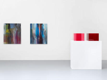 Larry Bell & Liam Everett, The field, exhibition view. Courtesy Larry Bell and Hauser & Wirth; Liam Everett and Mennour, Paris © Larry Bell, Adagp, Paris, 2025, © Liam Everett. Photo by Archives Mennour