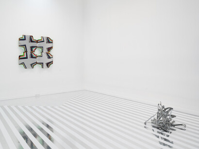 Jim Lambie, Cool breeze, exhibition view. Courtesy of Roslyn Oxley9 Gallery