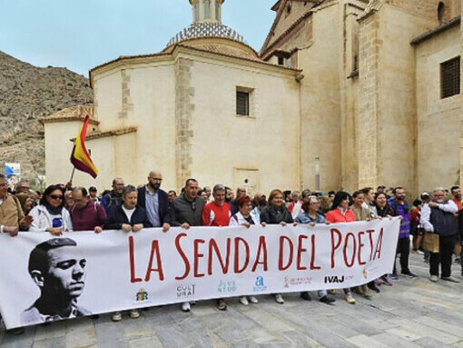 Durante tres jornadas –los días 28, 29 y 30 de marzo de 2025–, los participantes recorren los lugares más significativos en la vida del poeta: desde Orihuela hasta Alicante. Orihuela, España