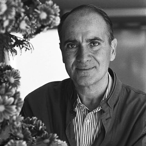 Al asumir lo kitsch y el exceso sentimental, Puig propone una literatura que suspende la distancia crítica para privilegiar la intensidad de la experiencia afectiva