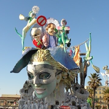 Carro allegorico "Scacciapensieri" realizzato da macromega per il Carnevale di Viareggio, Italia, per le sfilate del 2010
