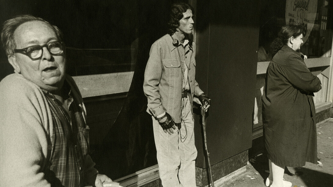 Dawoud Bey, Three people waiting for the bus, Syracuse, NY, 1985. Courtesy of Stephen Daiter Gallery