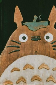 Figura del personaje de "Mi vecino Totoro" (1988) en la vía pública, Japón