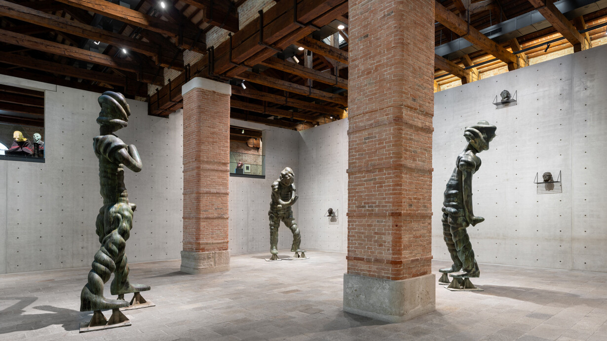 Thomas Schütte, Genealogies, veduta della mostra. Per gentile concessione della Pinault Collection