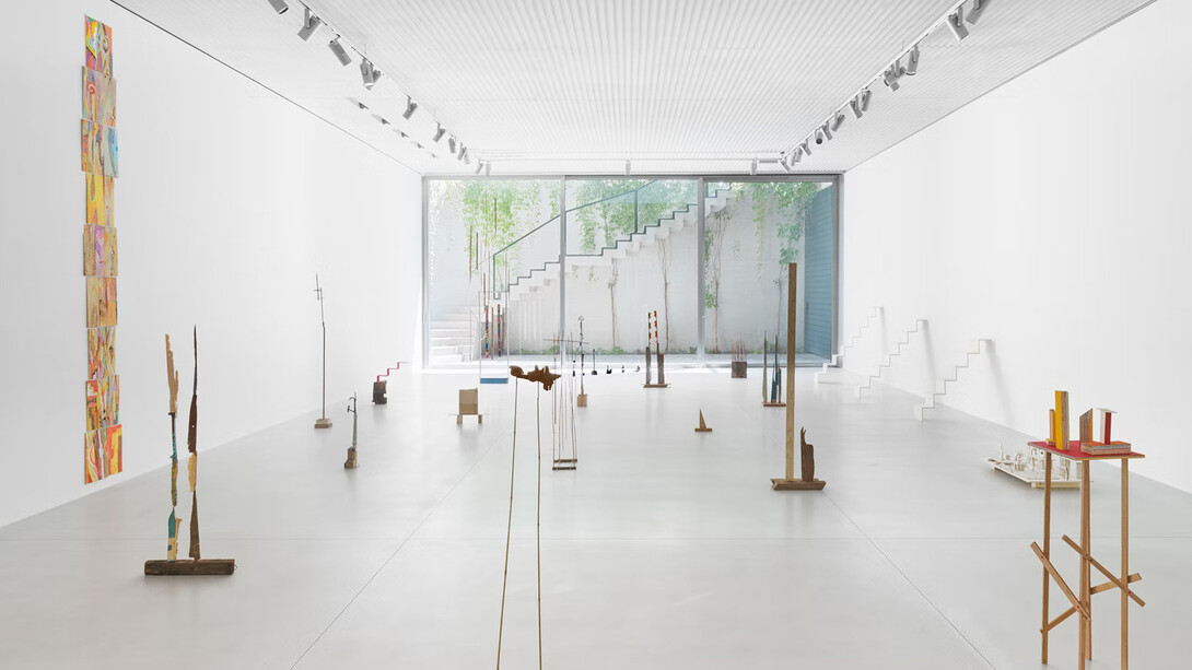 Cecilia Vicuña, Arch future, exhibition view. Courtesy of Xavier Hufkens Gallery