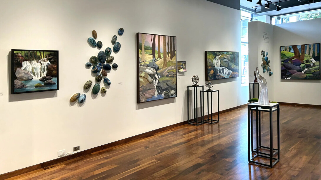 Various artists, Western North Carolina glass, exhibition view. Courtesy of Momentum Gallery