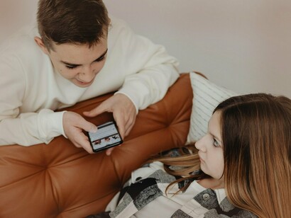 Embora possuam abordagens teóricas e metodológicas distintas, ambos os autores convergem na ideia de que o discurso não deve ser entendido como mero reflexo da realidade nem como um simples encadeamento de palavras, frases ou orações 




