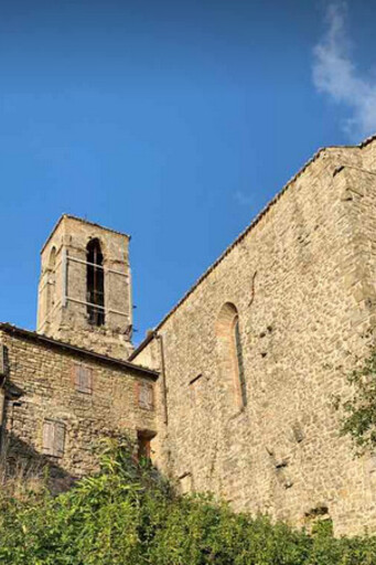Recenti restauri hanno restituito splendore agli affreschi e alle stanze storiche, rendendolo visitabile in alcune occasioni speciali. Castello di Castigione Aldobrando, Gubbio, Italia