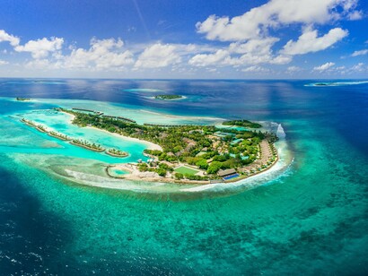 Where the ocean shifts from blue to green in every direction