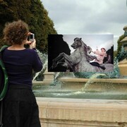 Gea Casolaro, Still here, Funny face, Jardin Marco Polo, fotografia digitale stampata su alluminio