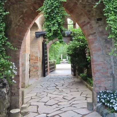 Le sue origini medievali e le numerose leggende lo rendono uno dei castelli più suggestivi e misteriosi d’Italia. Gropparello, Emilia-Romagna, Italia