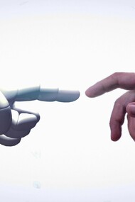 Dispositivi elettronici indossabili che estendono le capacità fisiche umane o sostituiscono capacità perse a causa di incidenti o malattie che comportano la perdita di arti o comunque del loro uso stanno uscendo dal mondo della fantascienza