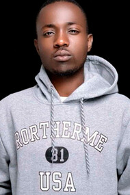 Rei Bravo. Rei Bravo inicia o seu “Policial ferido” apelando ao garçom, após a descoberta da gravidez da sua parceira