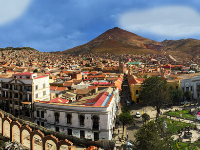 De los nueve departamentos de Bolivia, Villa Imperial de Potosí es el departamento más rico con la población más pobre del país. Catedral de Potosí, Bolivia