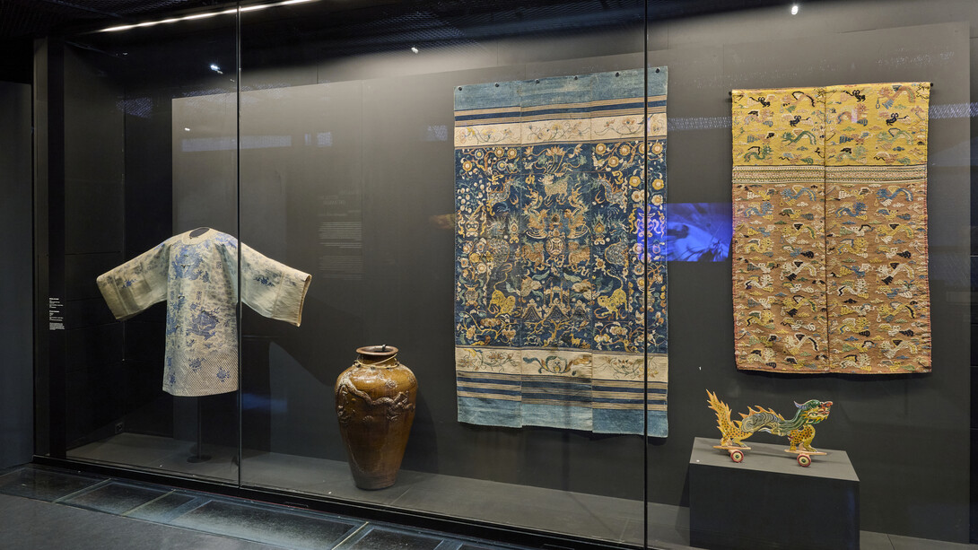 Dragones, vista de exhibición. Cortesía del Musée du Quai Branly