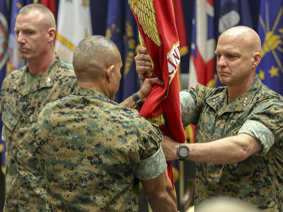 Integrantes del SOUTHCOM en un acto. Estos centros de mando reflejan la proyección geopolítica de Washington sobre el hemisferio, donde la cooperación militar y la seguridad regional se entrelazan con intereses estratégicos más amplios