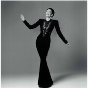 Jacqueline de Ribes in her own design, 1986
Courtesy of The Metropolitan Museum of Art, Photograph by Francesco
Scavullo, The Francesco Scavullo Foundation and The Estate of Francesco
Scavullo