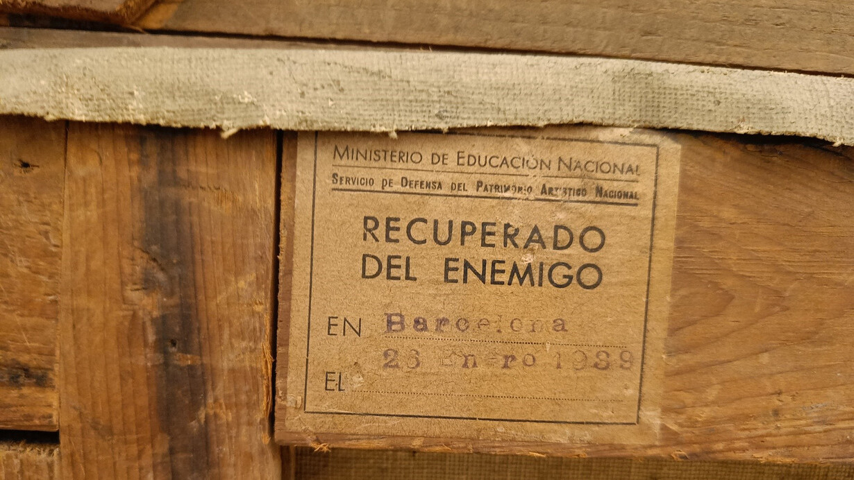 Etiqueta de Recuperado del enemigo. Cortesía del Museu Nacional d’Art de Catalunya